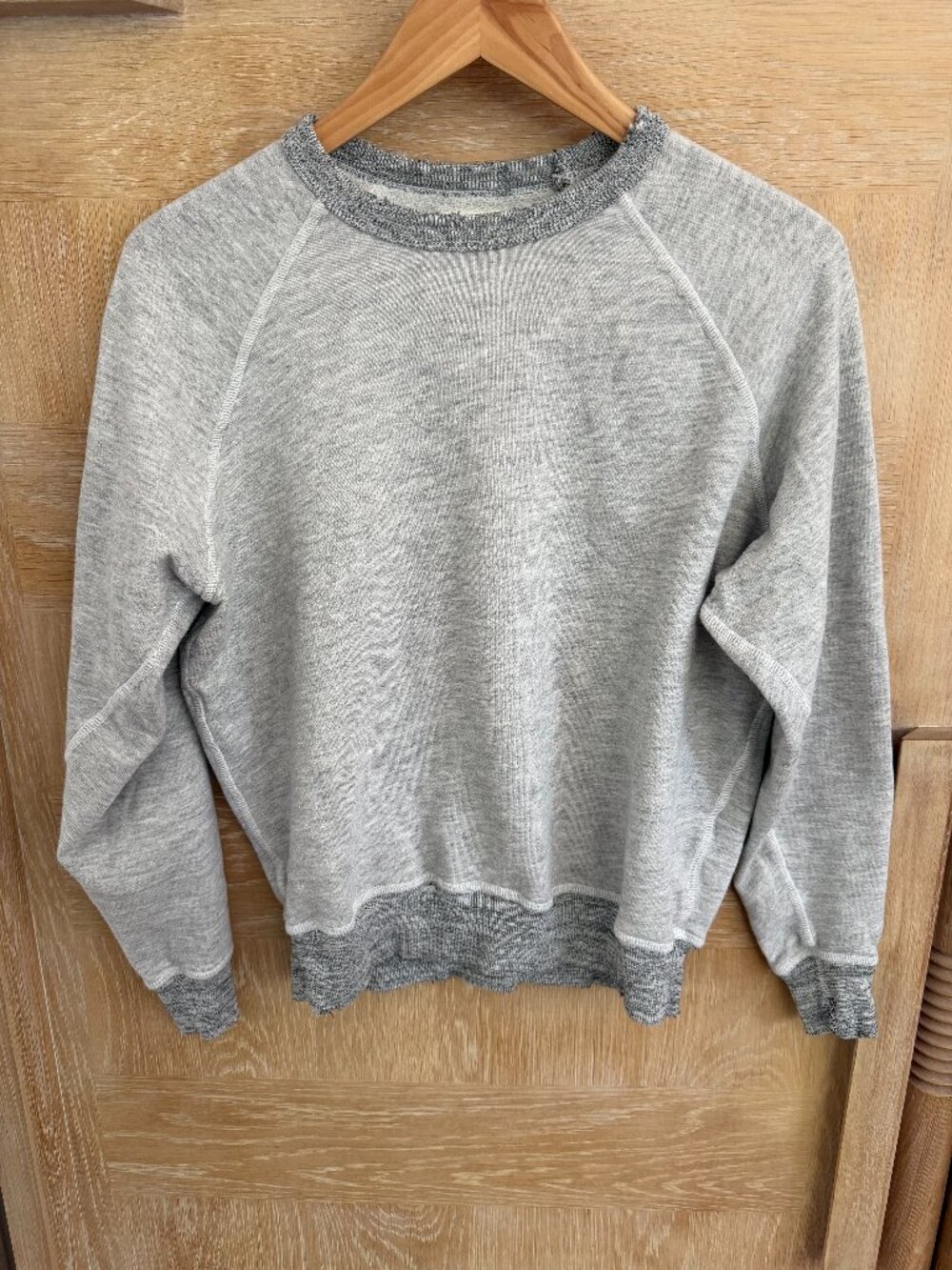 THE GREAT. Gray Distressed Raglan Sweatshirt Size 0